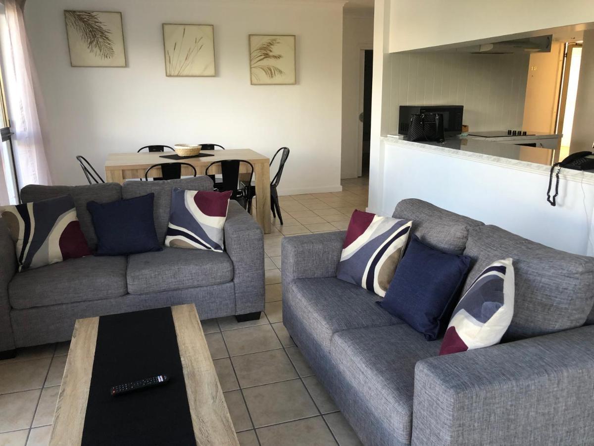 Coral Towers Holiday Suites Кернс Екстериор снимка