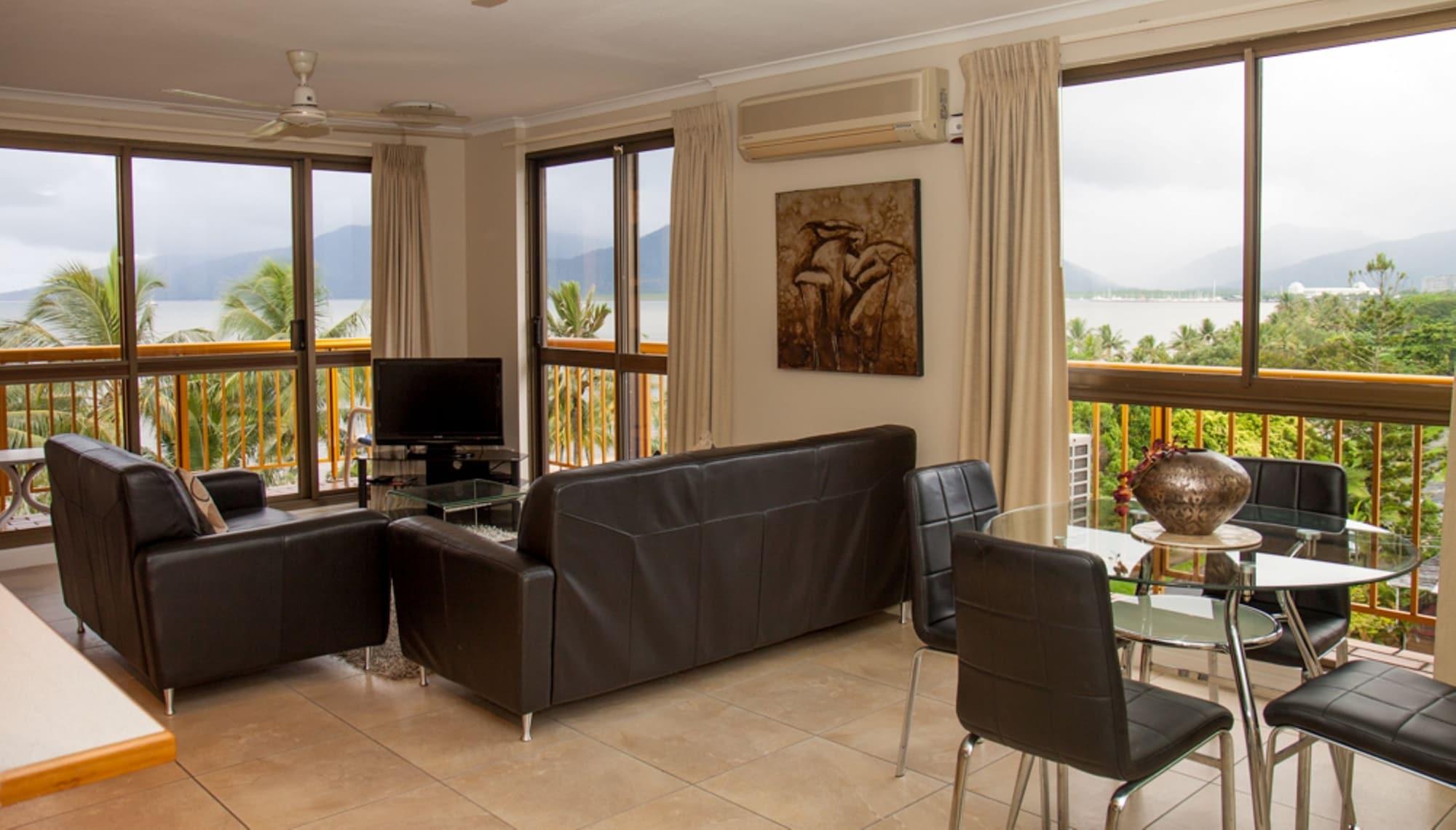 Coral Towers Holiday Suites Кернс Екстериор снимка