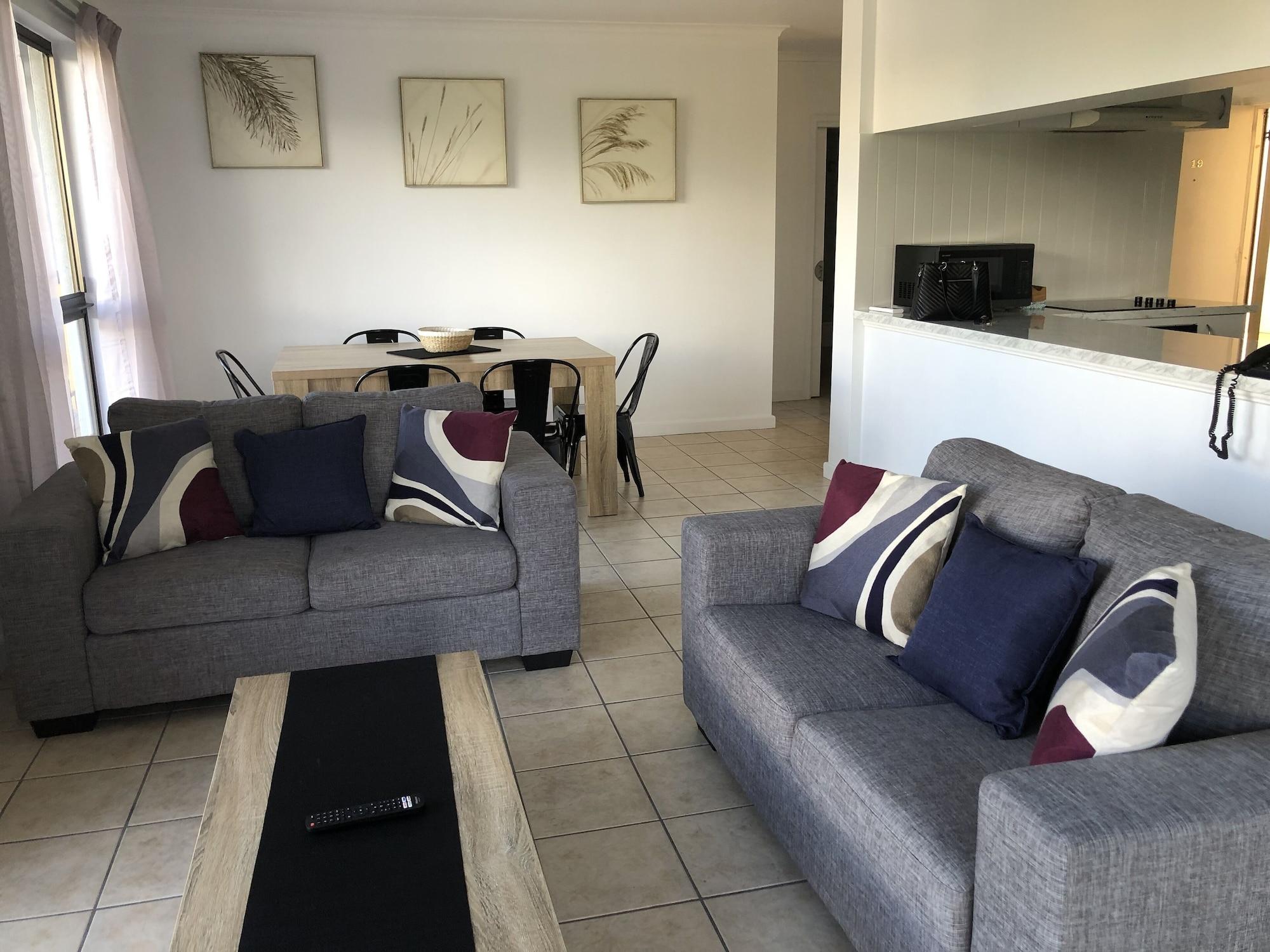 Coral Towers Holiday Suites Кернс Екстериор снимка