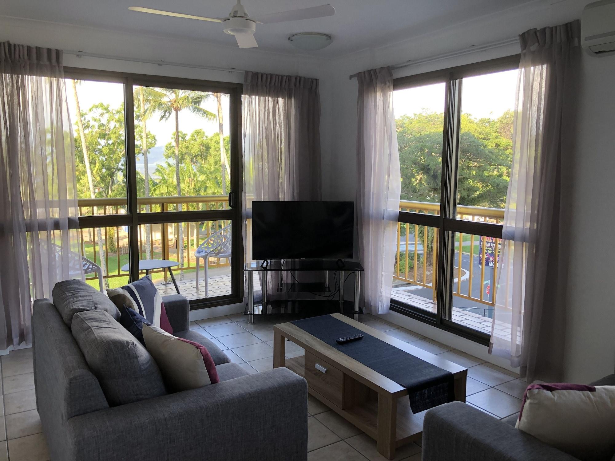 Coral Towers Holiday Suites Кернс Екстериор снимка