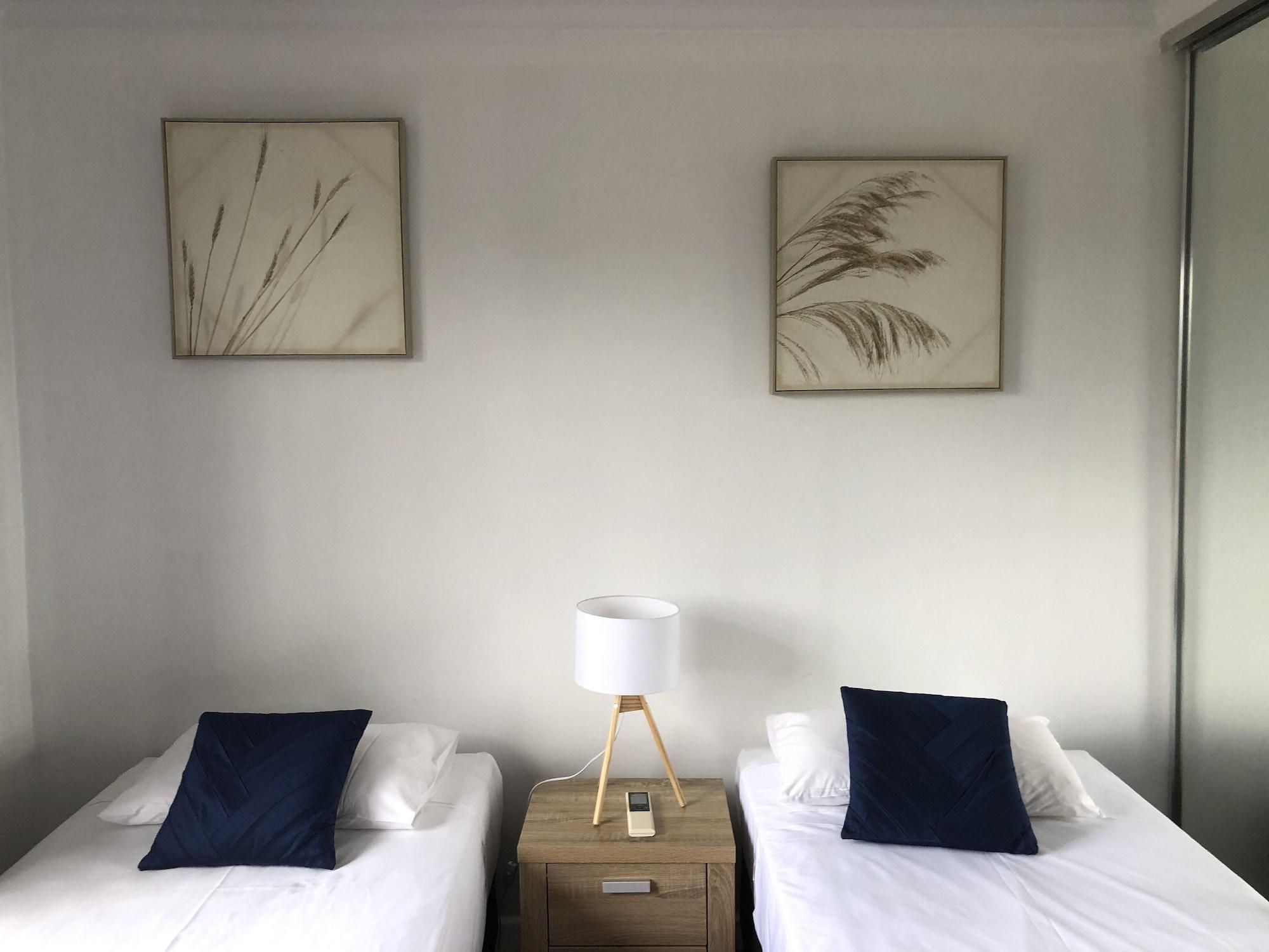 Coral Towers Holiday Suites Кернс Екстериор снимка