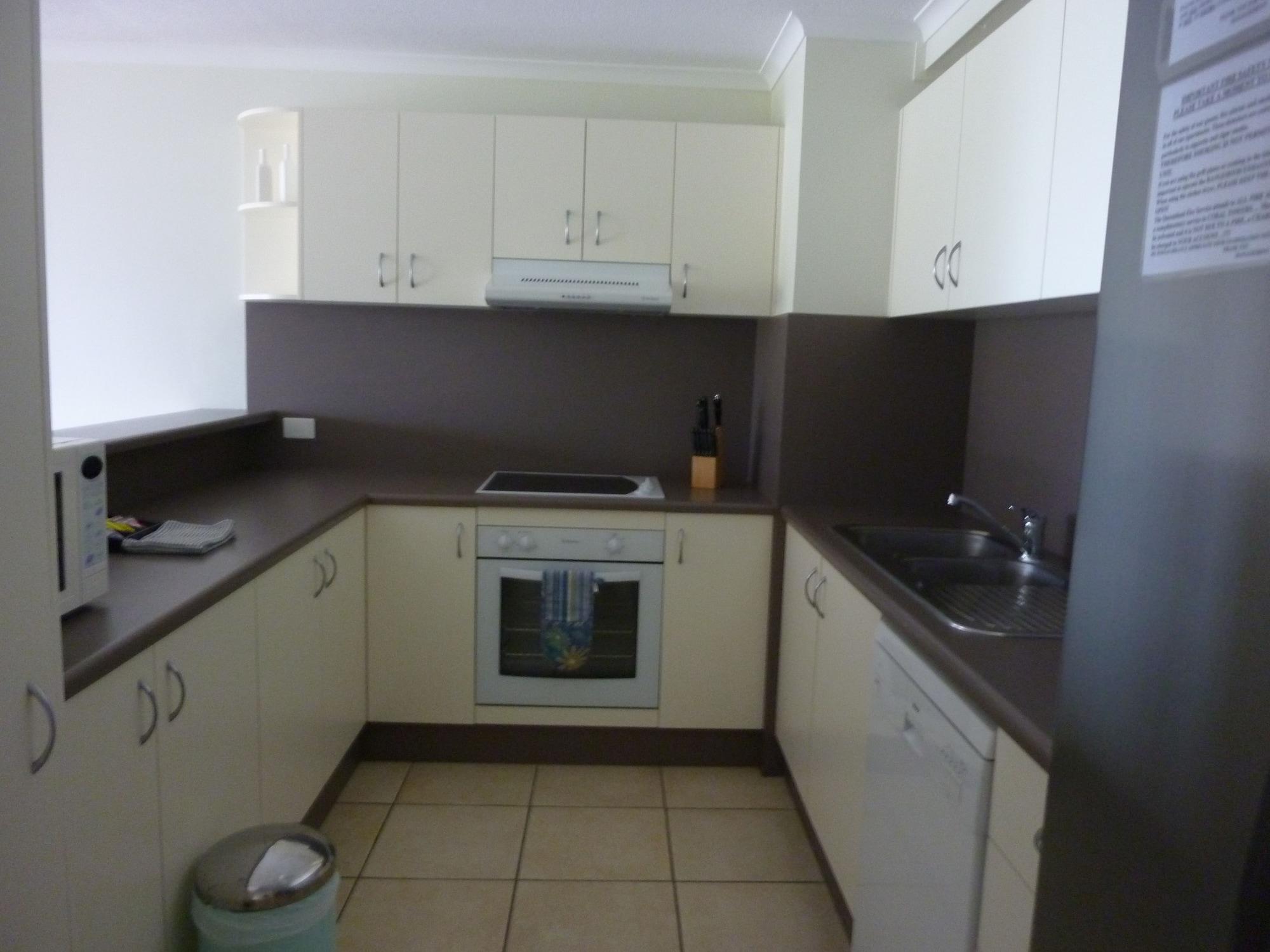 Coral Towers Holiday Suites Кернс Екстериор снимка