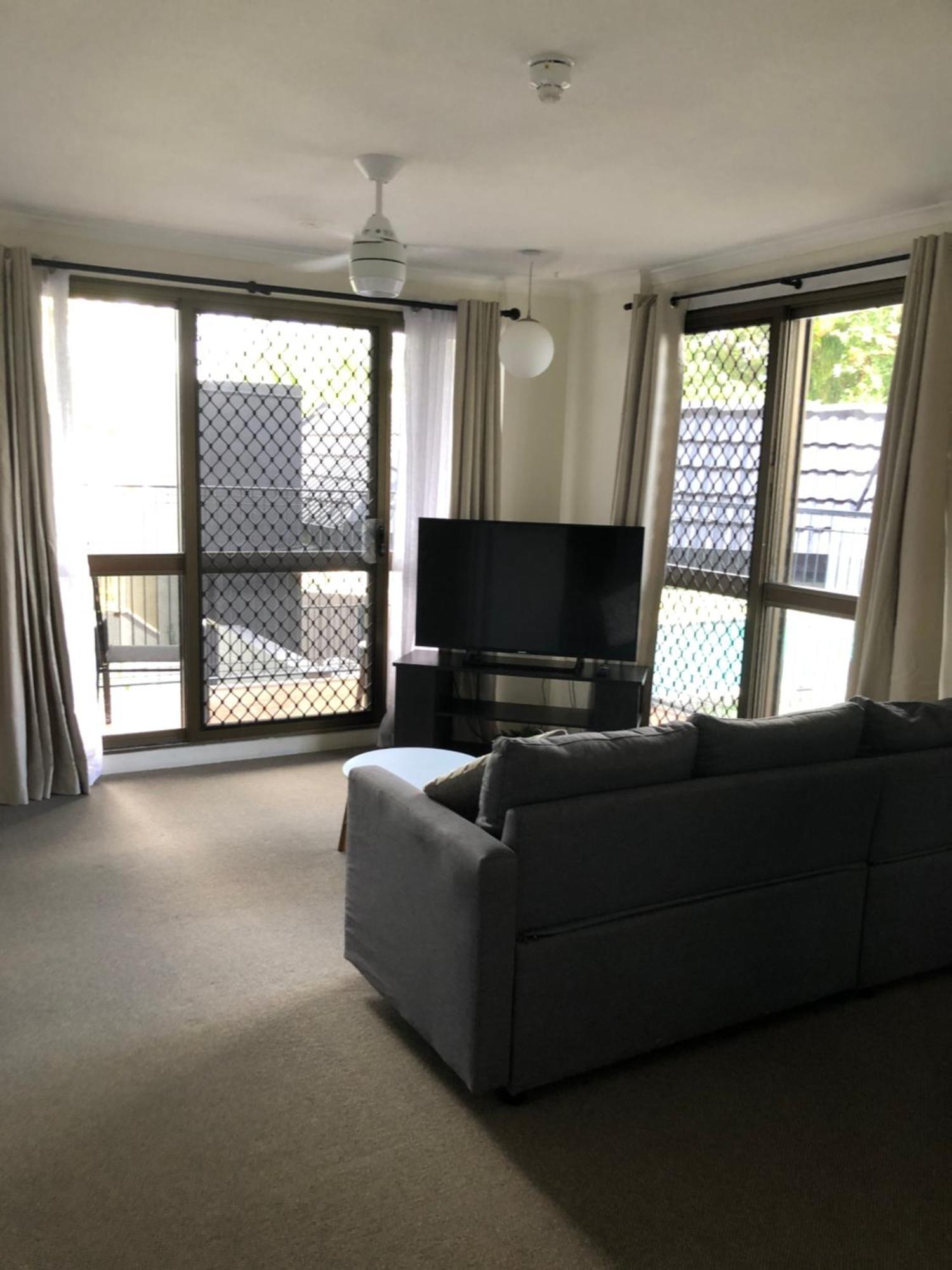 Coral Towers Holiday Suites Кернс Екстериор снимка