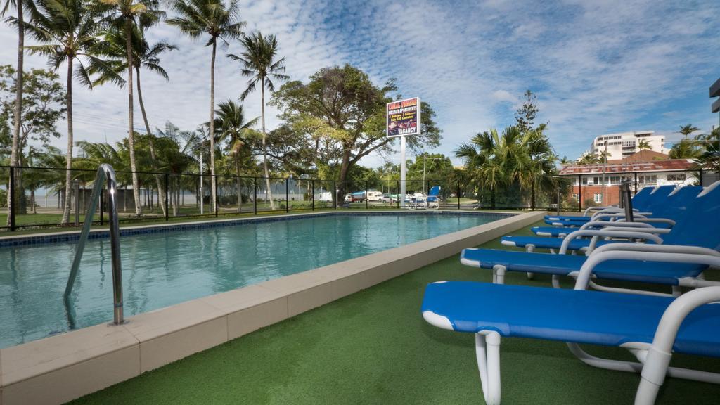Coral Towers Holiday Suites Кернс Екстериор снимка
