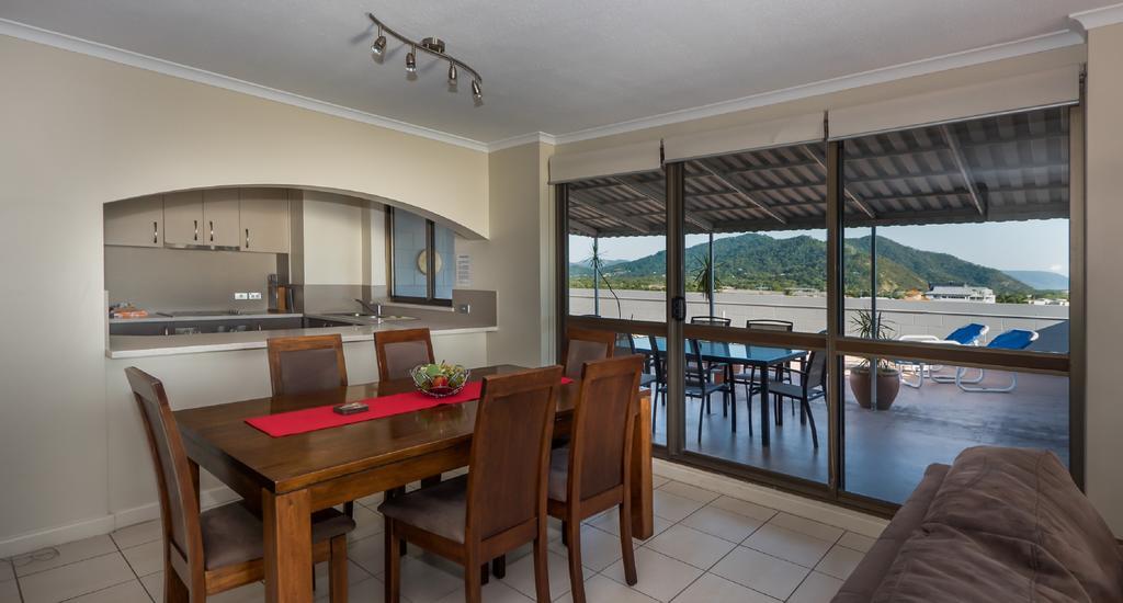 Coral Towers Holiday Suites Кернс Екстериор снимка